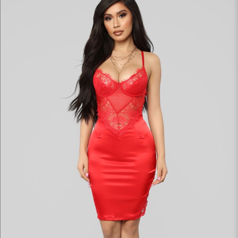 ⭐️NWT Fashion nova feeling out the night dress⭐️